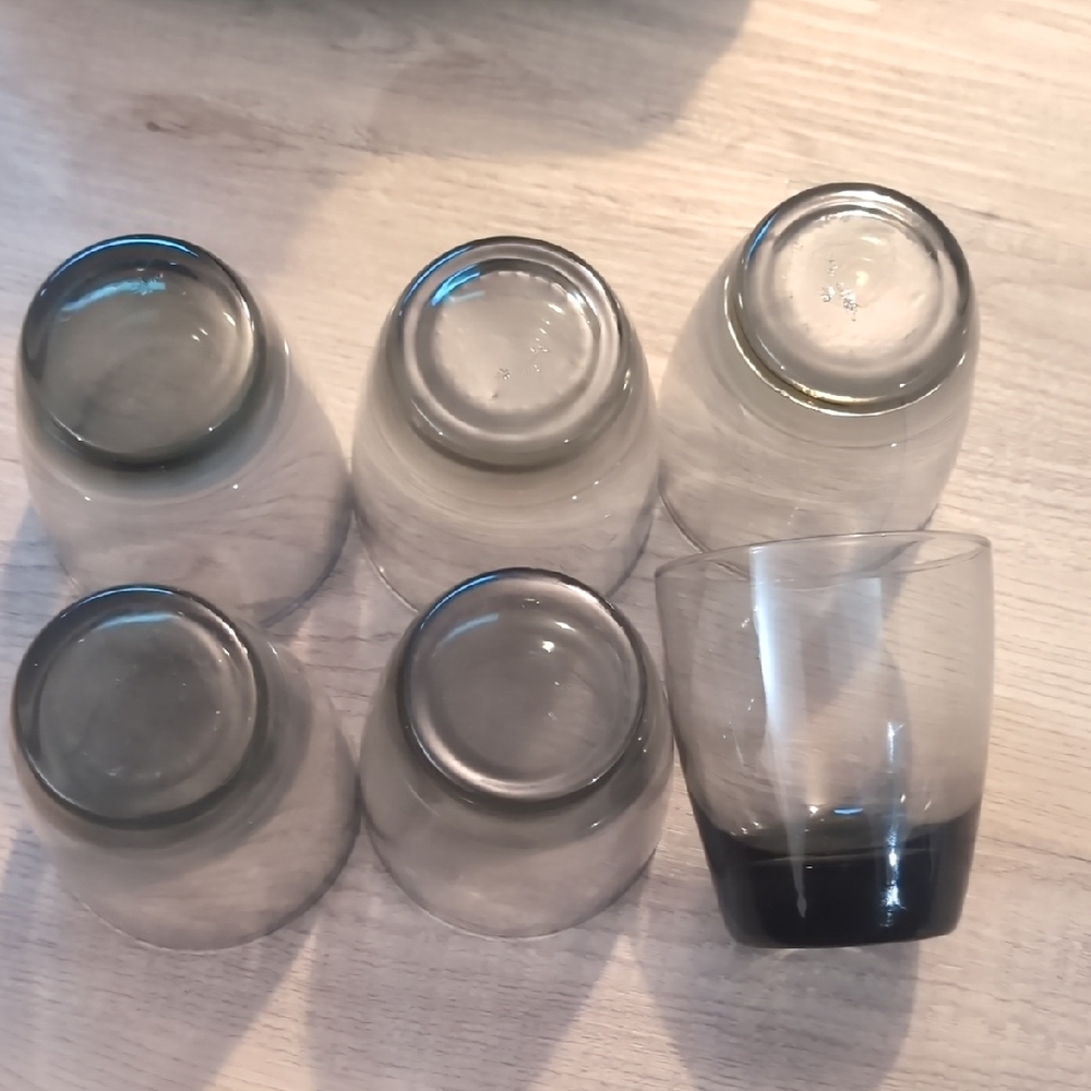 Elegant Black Glass Tumbler Set